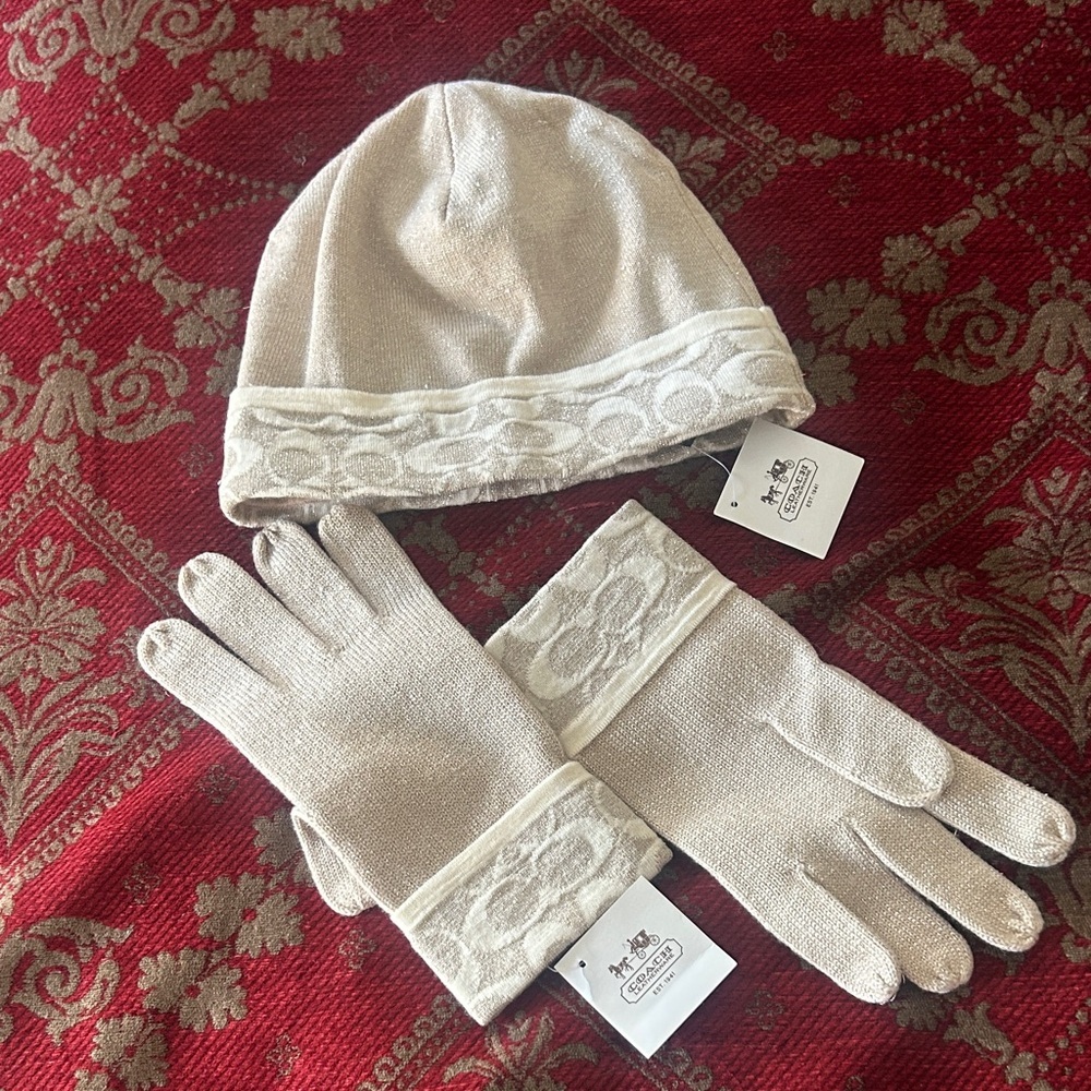 Coach Signature Knit Hat & Gloves Set Ivory metallic silver Set NWT